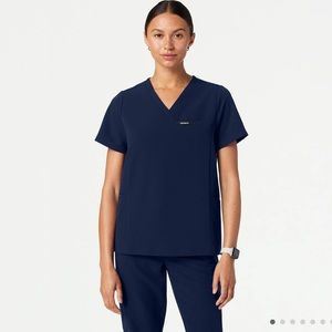 Magna Classic Scrub Top